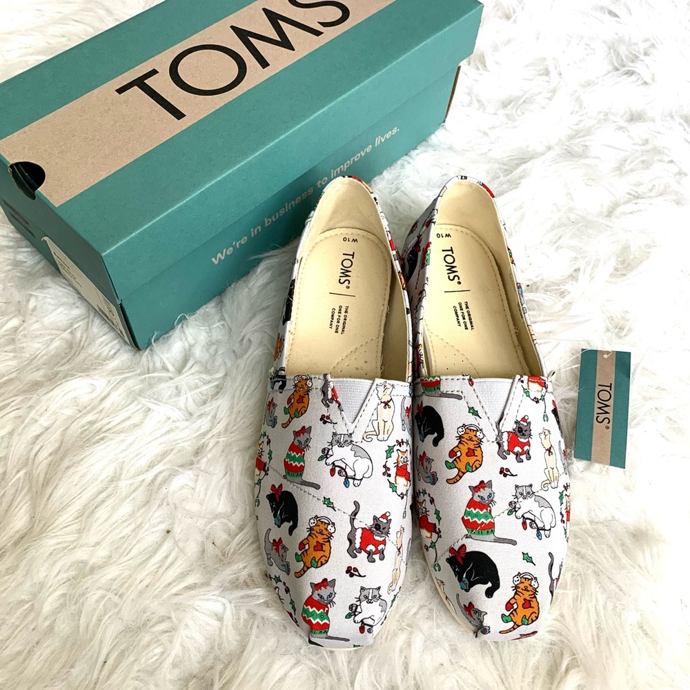 Nwt TOMS Belmont holiday cats . Light grey